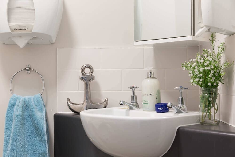 Amberley Lodge - Amberley Lodge bathroom 