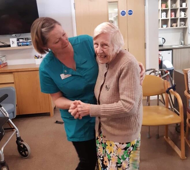 Broadwater Lodge - Broadwater dancing