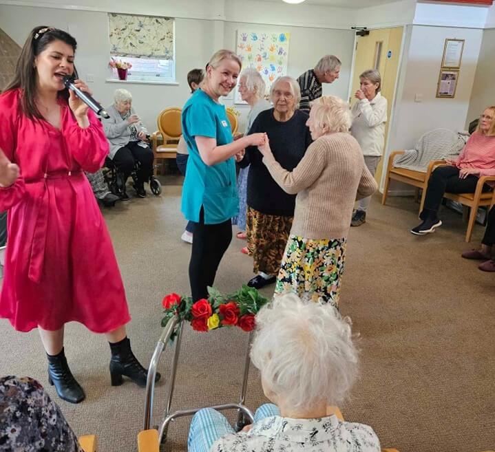 Broadwater Lodge - Broadwater dancing