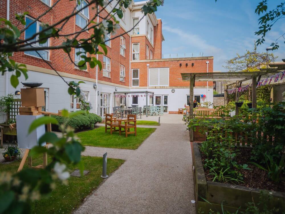 Chandler Court - Chandler Court EXT 6