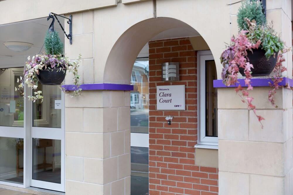 Clara Court - Clara Court EXT