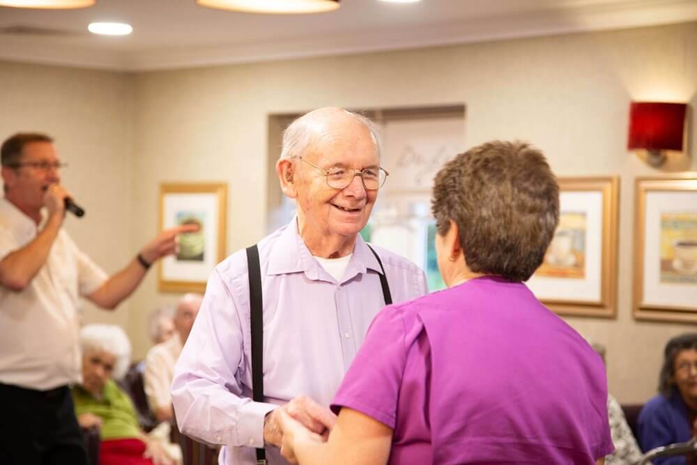 Colne View - Colne View dancing