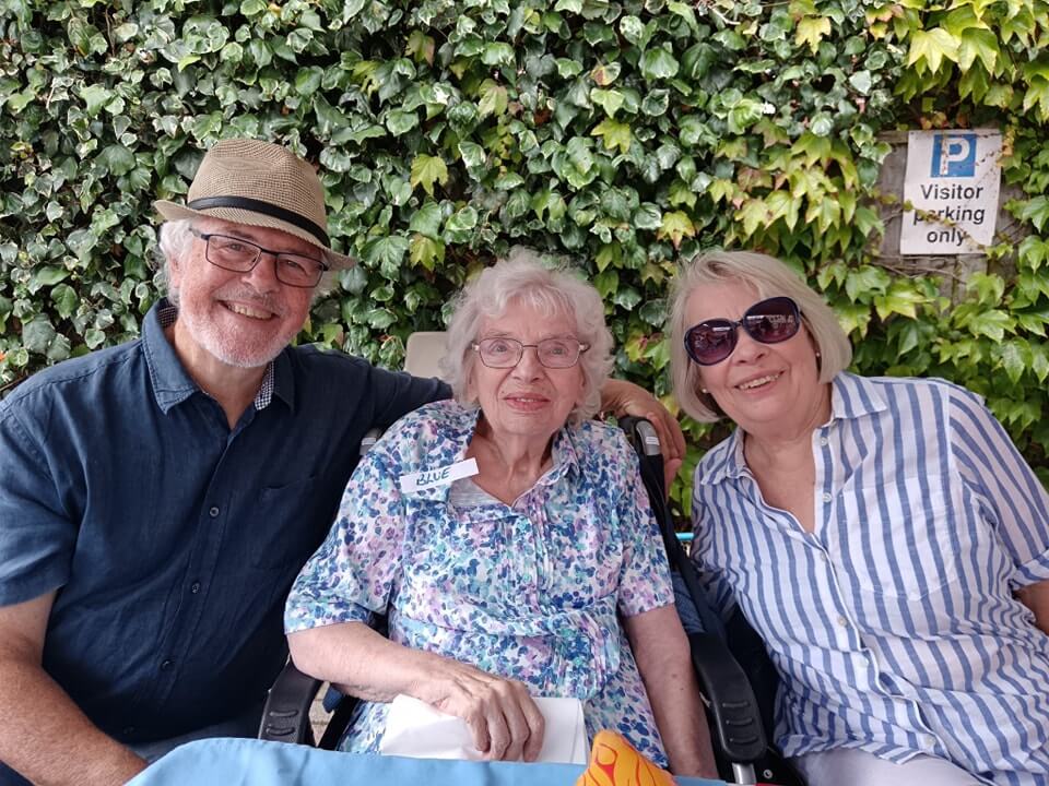 Colne View - Colne View residents in the garden 